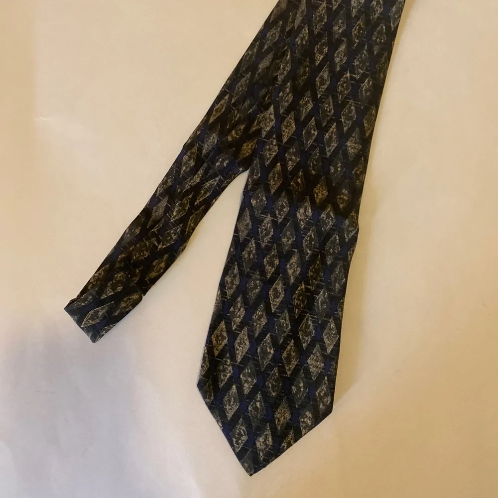 GEOFFREY BEENE Navy Mens 100% Silk Necktie Neck Tie $45 EUC